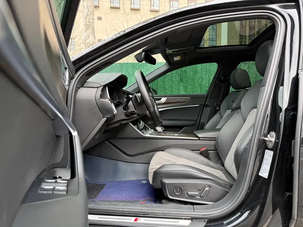 Audi A6L 2025 45 TFSI Premium Dynamic Model купить на сайте DeffCars