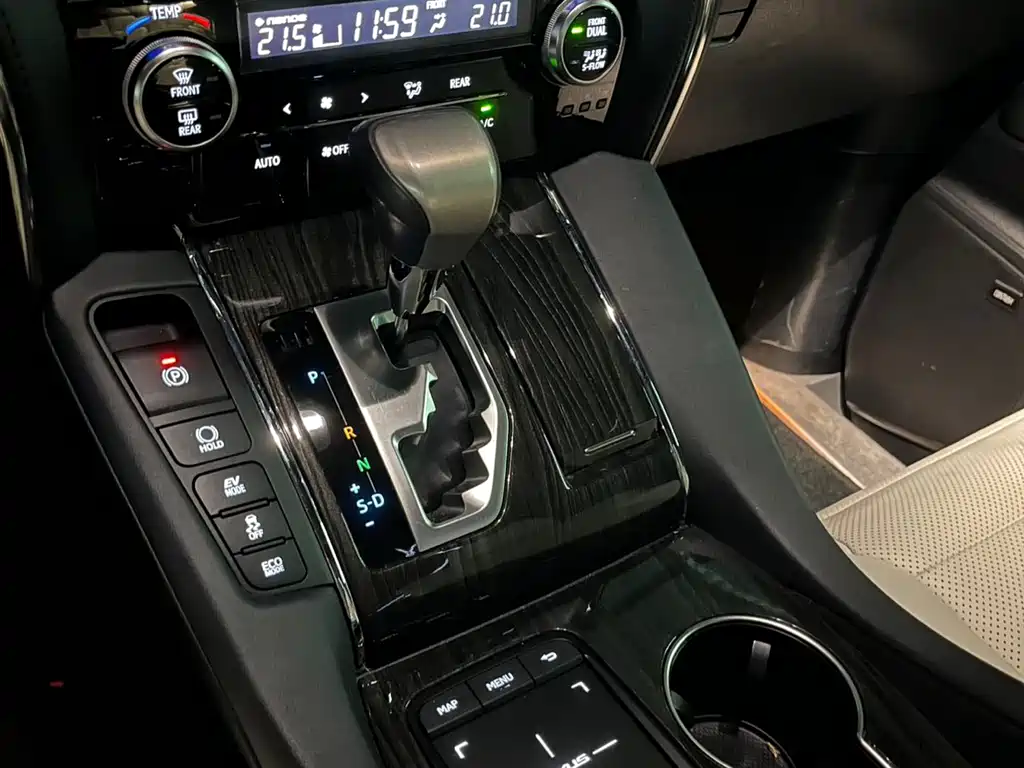 Lexus LM 2020 300h seven-seater elegant version купить на сайте DeffCars