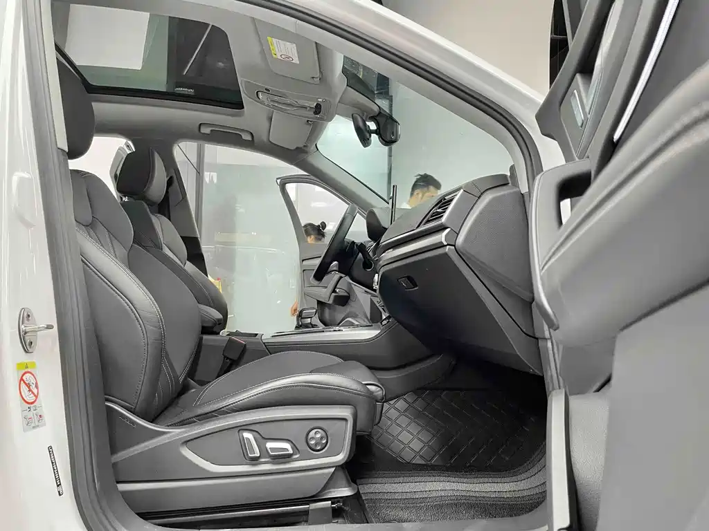 Audi Q5L 2024 40 TFSI fashionable and dynamic купить на сайте DeffCars