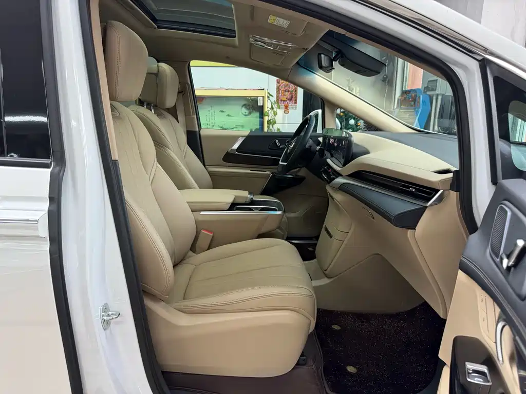 Century 2023 2.0T seven-seat premium model купить на сайте DeffCars