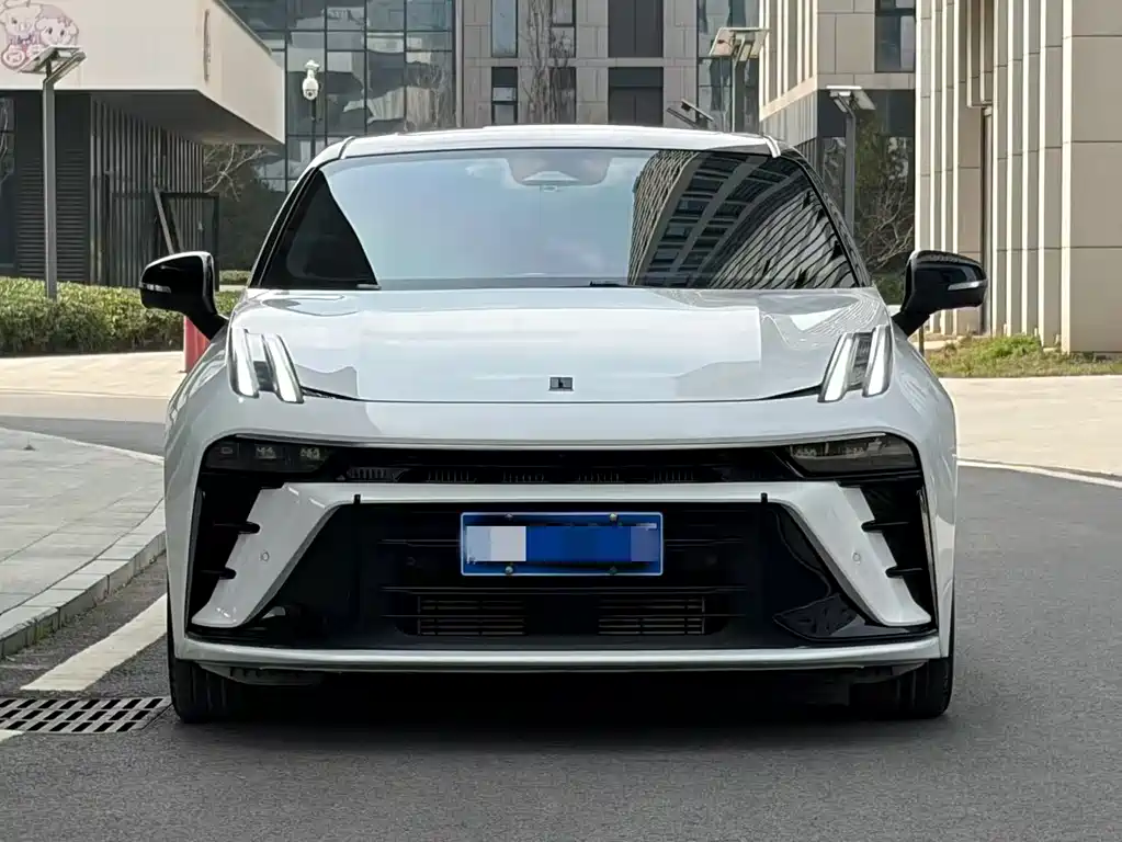 Lynk & Co 03 2025 1.5TD DCT Champion Edition Pro купить на сайте DeffCars
