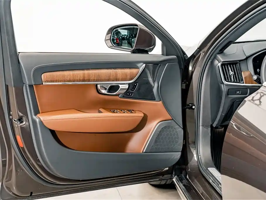 Volvo S90 2023 B5 Zhiyuan Luxury Edition купить на сайте DeffCars