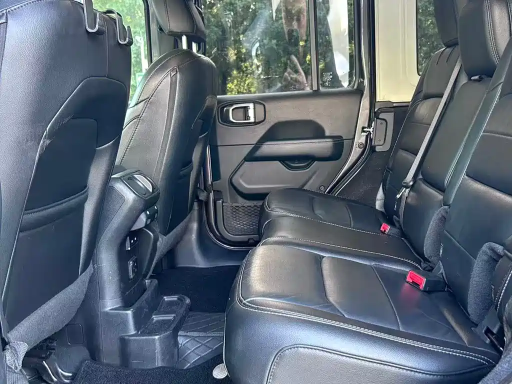 Wrangler 2021 2.0T Sahara four-door version купить на сайте DeffCars