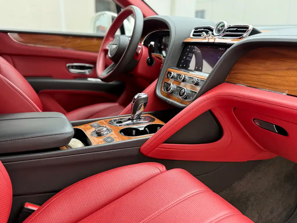 Bentayga 2021 4.0T V8 купить на сайте DeffCars