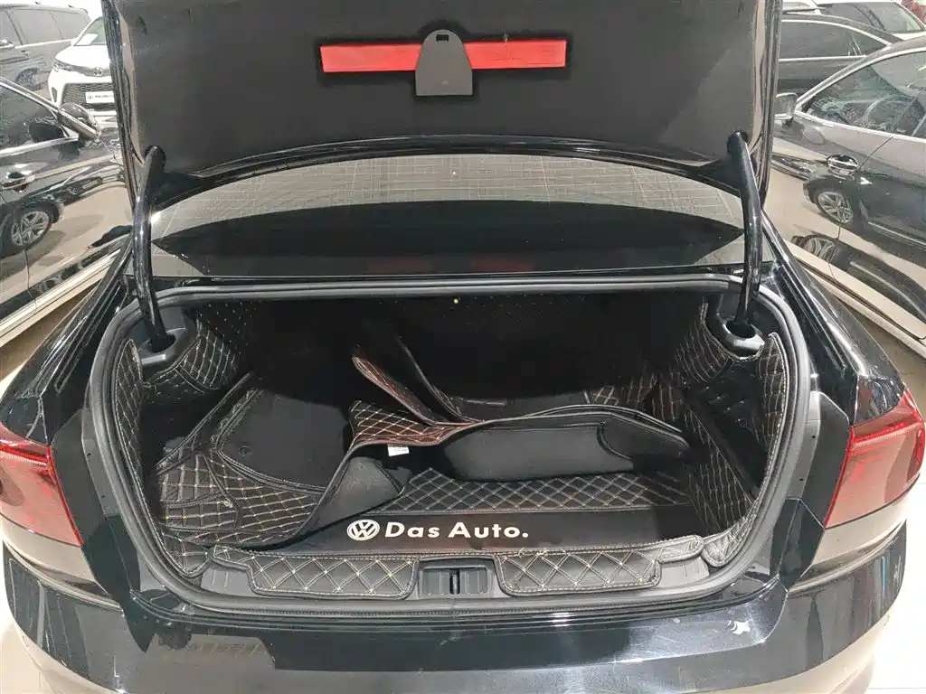 Magotan 2023 2 million commemorative edition 280TSI DSG comfort model купить на сайте DeffCars