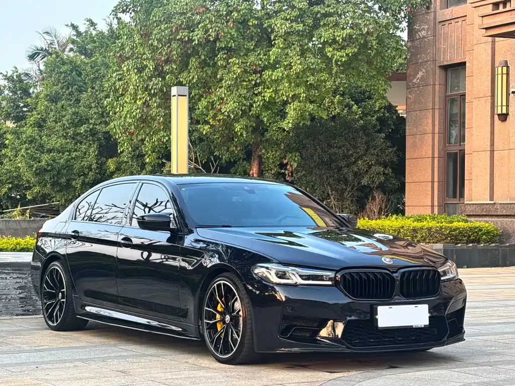 BMW 5 Series 2022 530Li Leading M Sports Package купить на сайте DeffCars