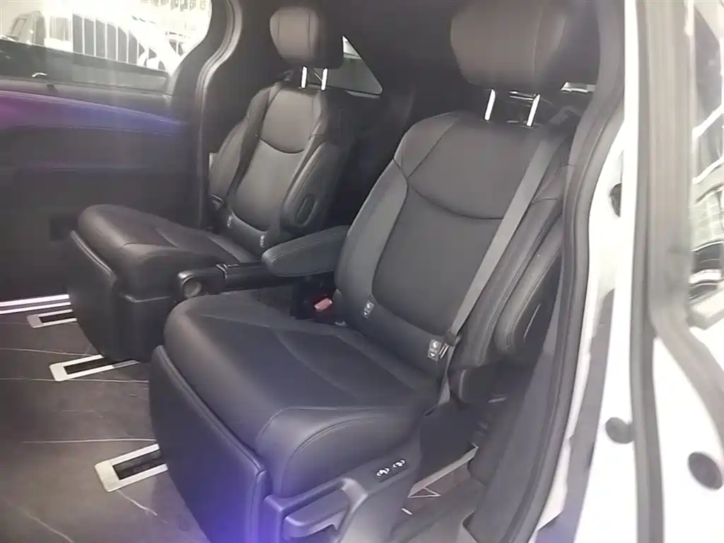 SIENNA 2023 2.5L Hybrid Premium Edition купить на сайте DeffCars
