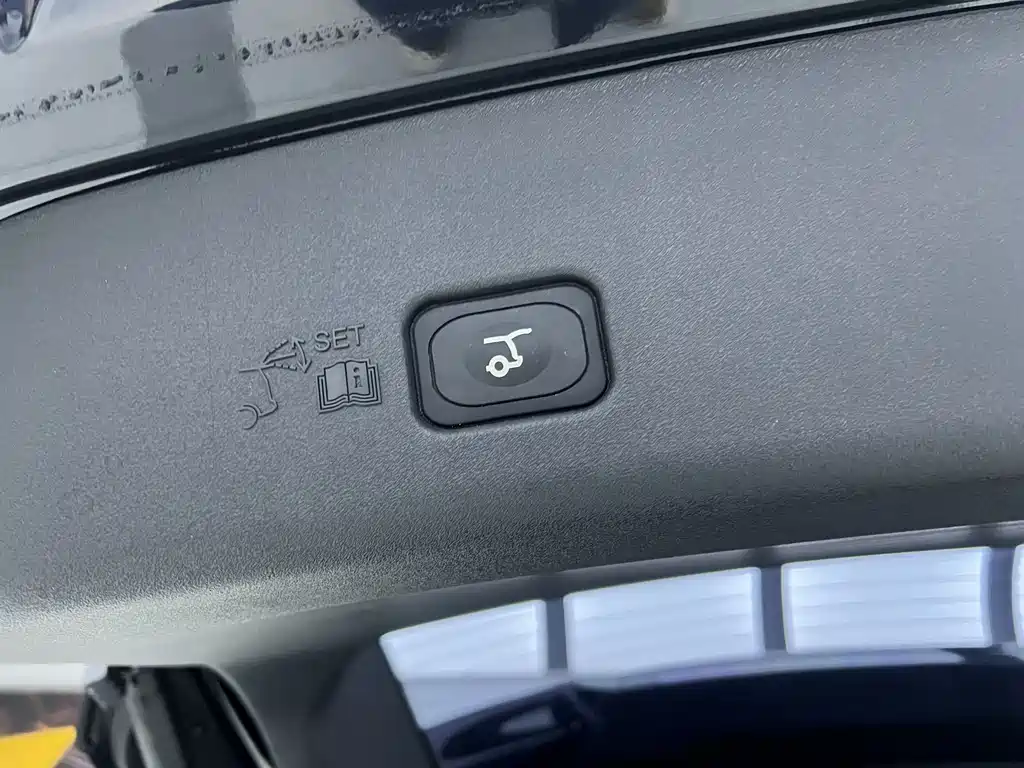 Voyager 2025 2.0T four-wheel drive Zunyi hybrid version купить на сайте DeffCars