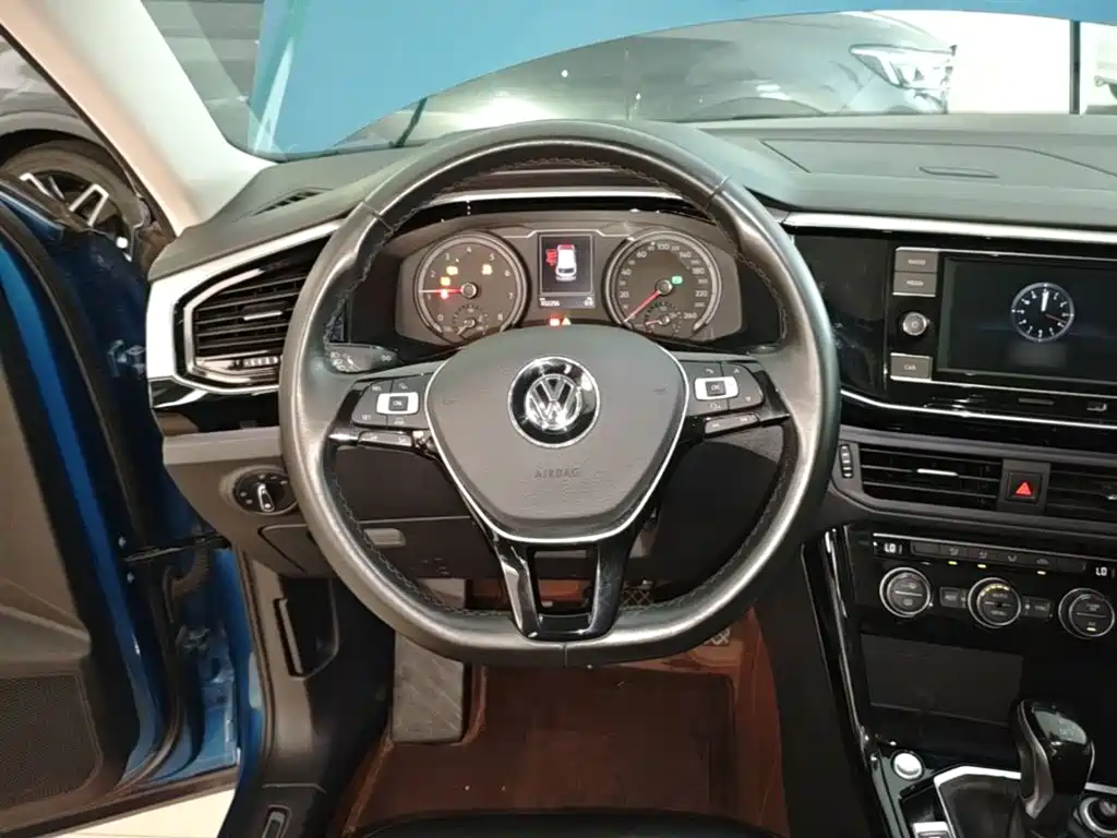 TYRON 2019 330TSI two-wheel drive luxury model, National VI купить на сайте DeffCars