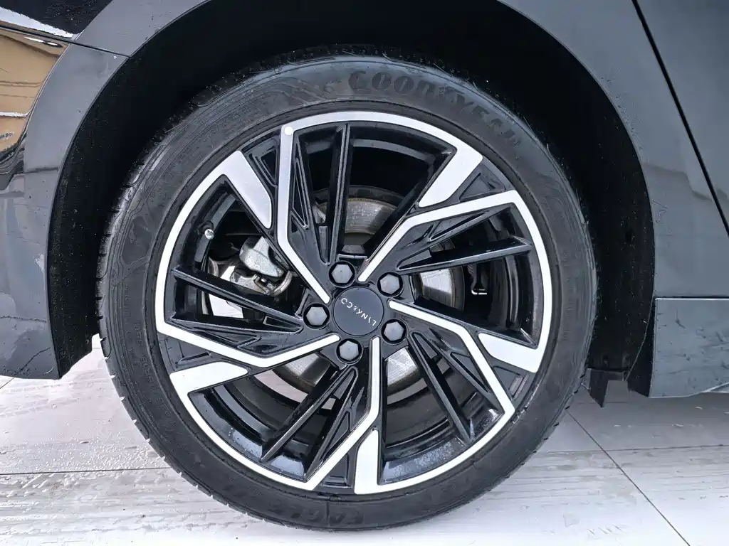 Lynk & Co 03 2023 2.0TD DCT Pro купить на сайте DeffCars
