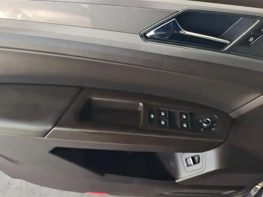 Touron 2017 530 V6 four-wheel drive luxury version купить на сайте DeffCars