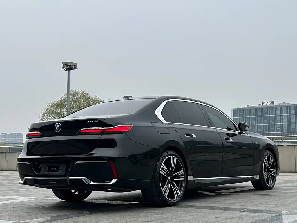BMW 7 Series 2023 facelift 740Li exclusive M sports package купить на сайте DeffCars