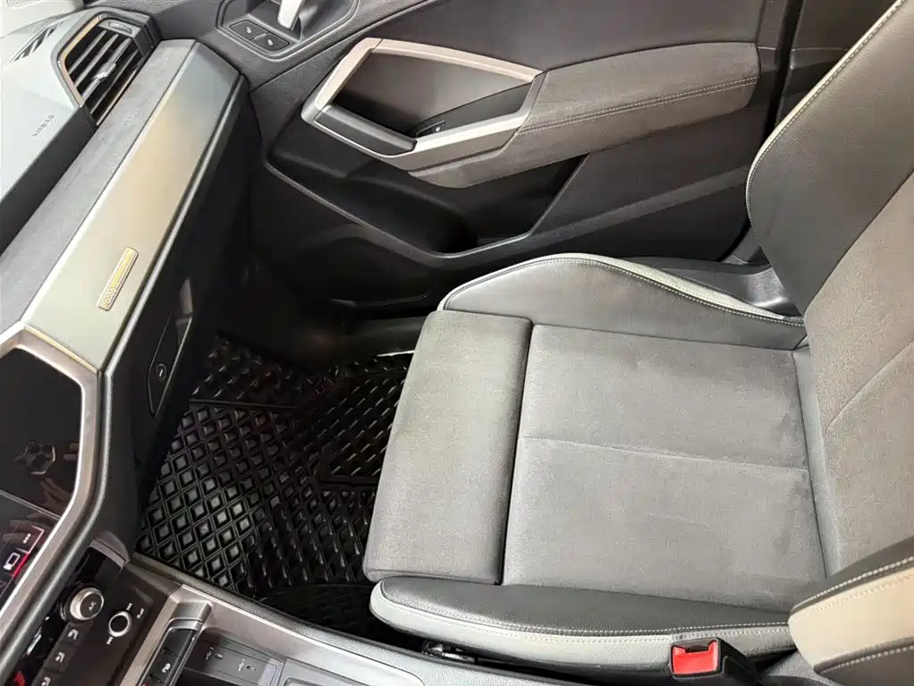 Audi Q3 2023 35 TFSI Fashionable and Dynamic (1.4T) купить на сайте DeffCars