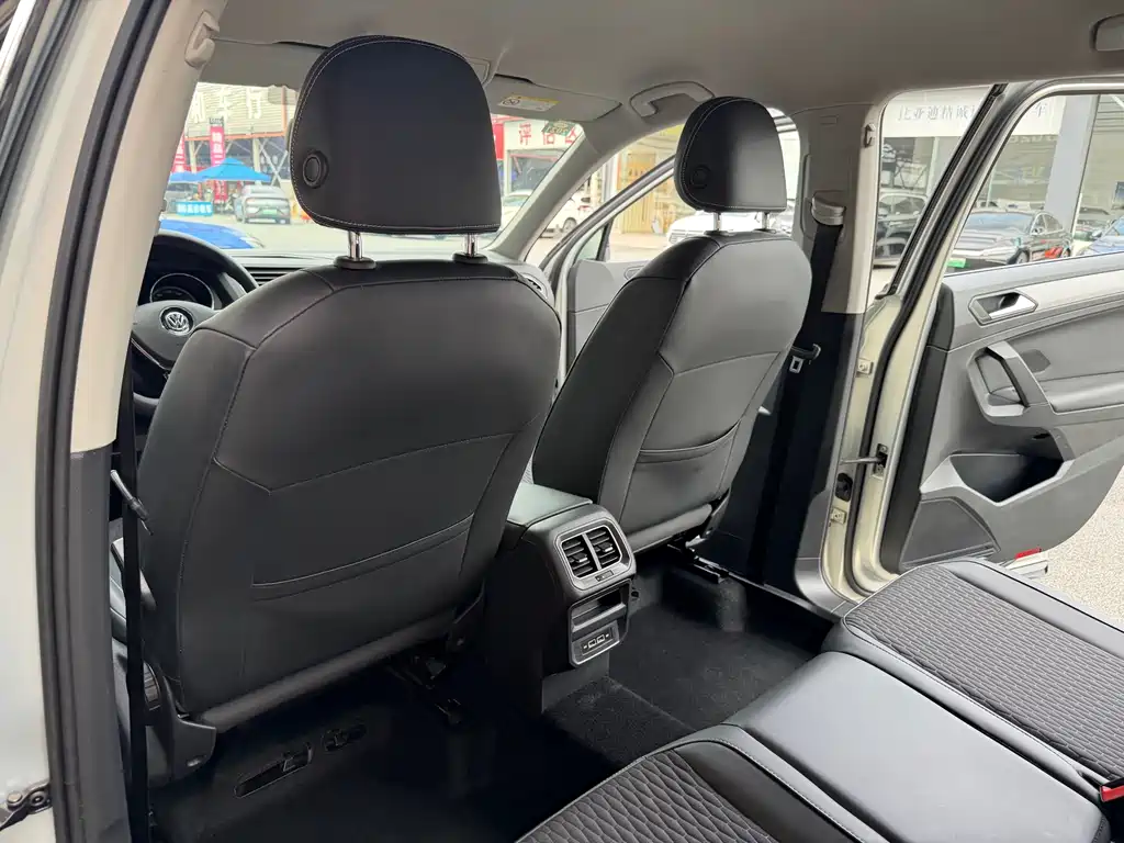 Tiguan L 2019 330TSI automatic two-wheel drive fashion version National VI купить на сайте DeffCars