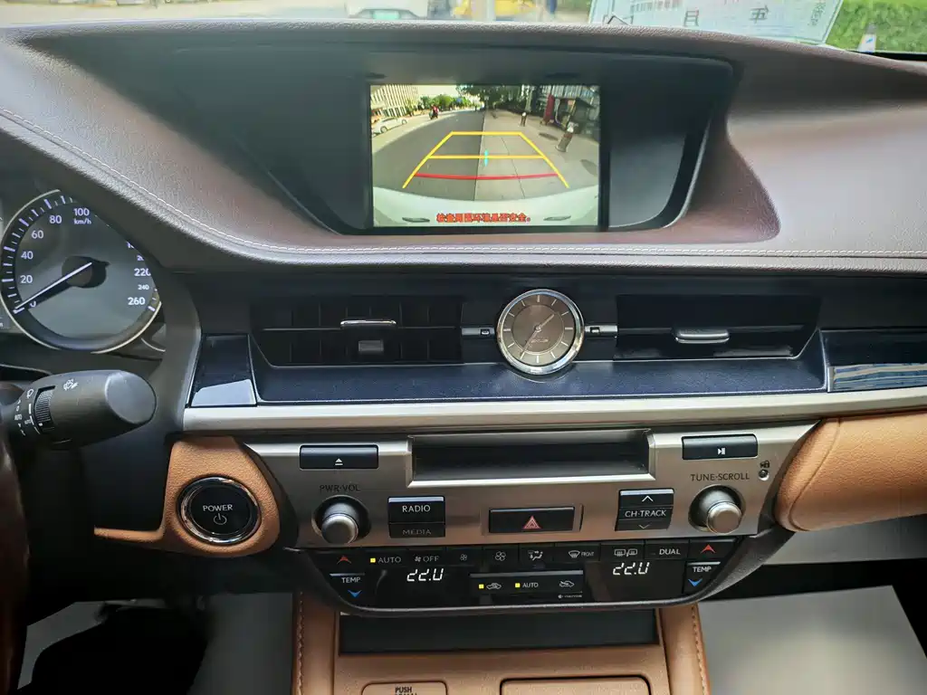 Lexus ES 2015 300h Comfort Edition купить на сайте DeffCars