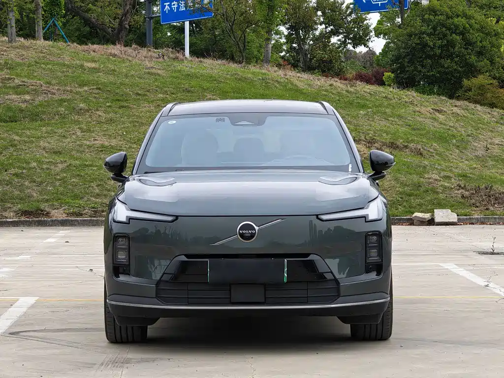 Volvo XC70 plug-in hybrid 2026 four-wheel drive ultra-long range Ultra купить на сайте DeffCars