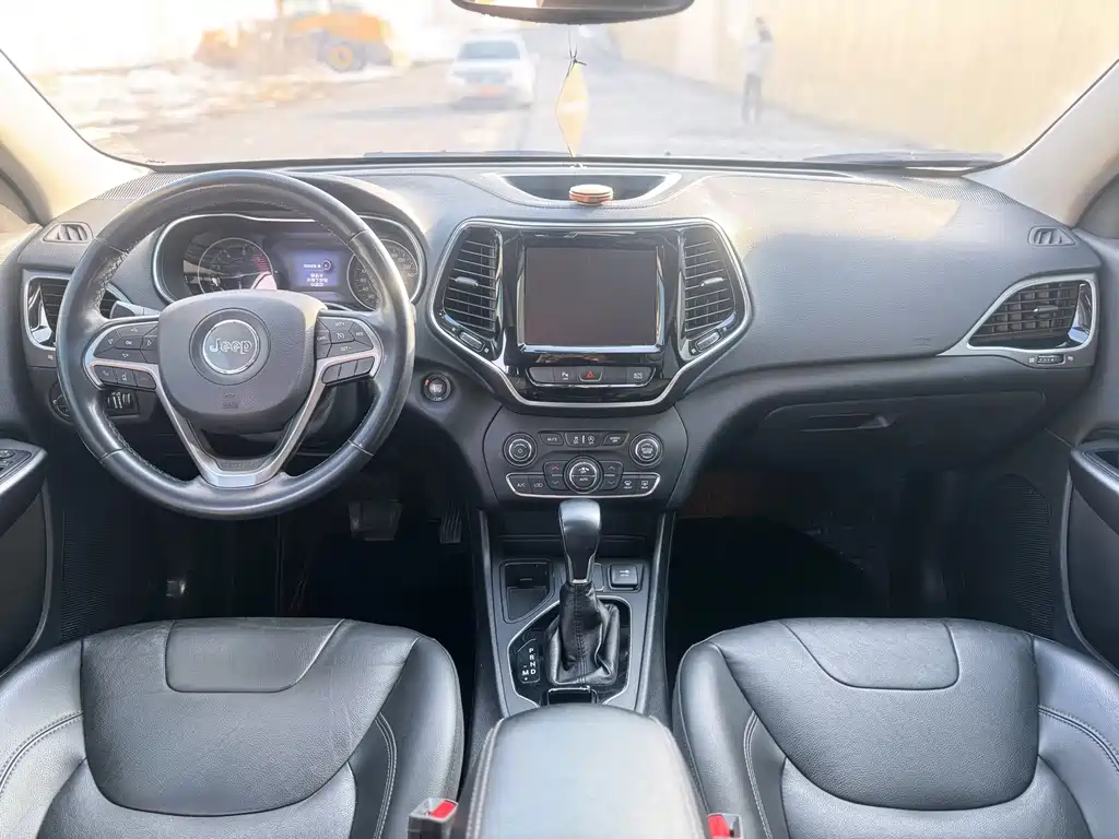 Liberty Light 2019 2.0T 2WD Intelligent Edition National V купить на сайте DeffCars