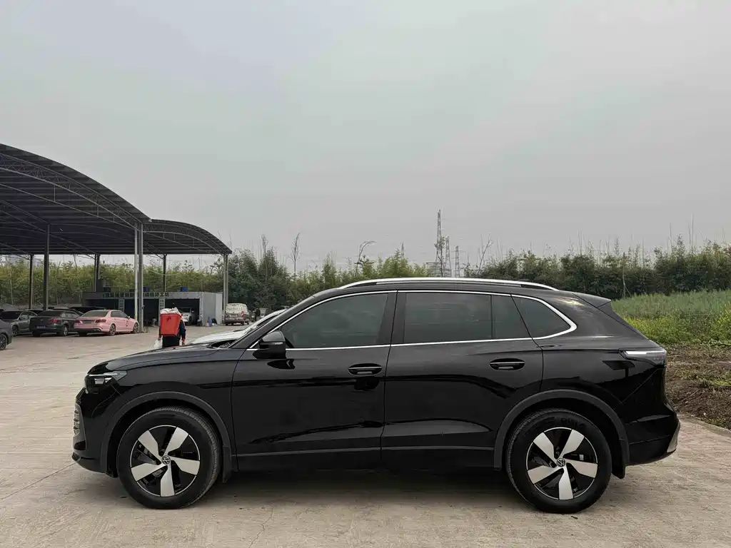 Tiguan L 2024 PRO 330TSI 2WD Smart Travel Edition купить на сайте DeffCars