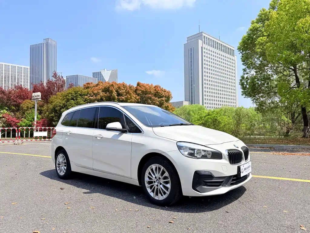 BMW 2 Series Multipurpose Station Wagon 2018 220i Leading Model купить на сайте DeffCars