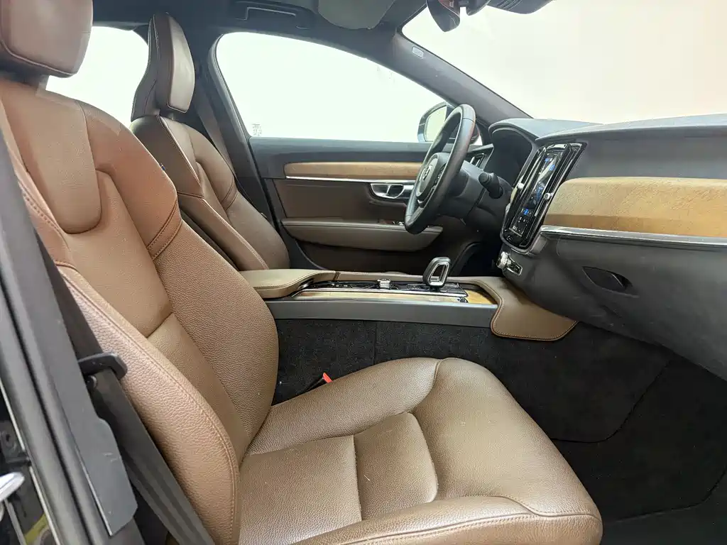 Volvo S90 2024 B5 Zhiyi Luxury Edition купить на сайте DeffCars
