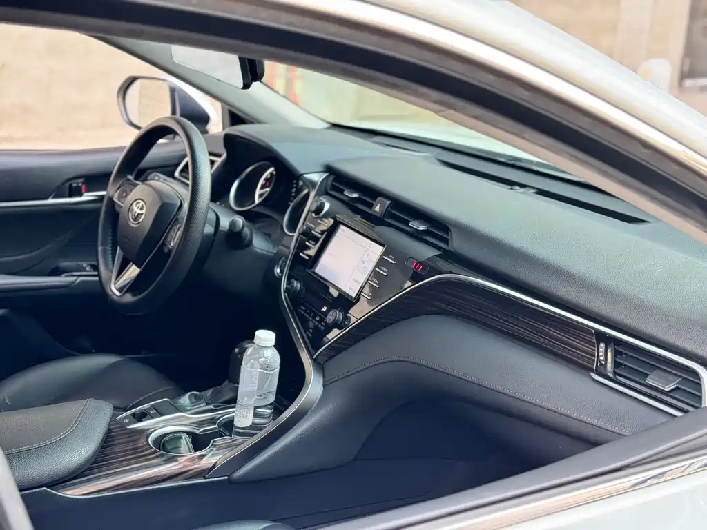 Camry 2018 2.0G Deluxe Edition купить на сайте DeffCars