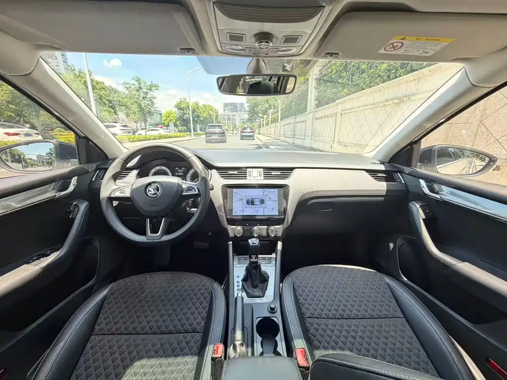 Octavia 2019 Station Wagon TSI230 DSG Deluxe Edition National V купить на сайте DeffCars