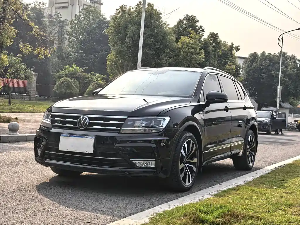 Tiguan L 2021 330TSI automatic two-wheel drive R-Line version купить на сайте DeffCars
