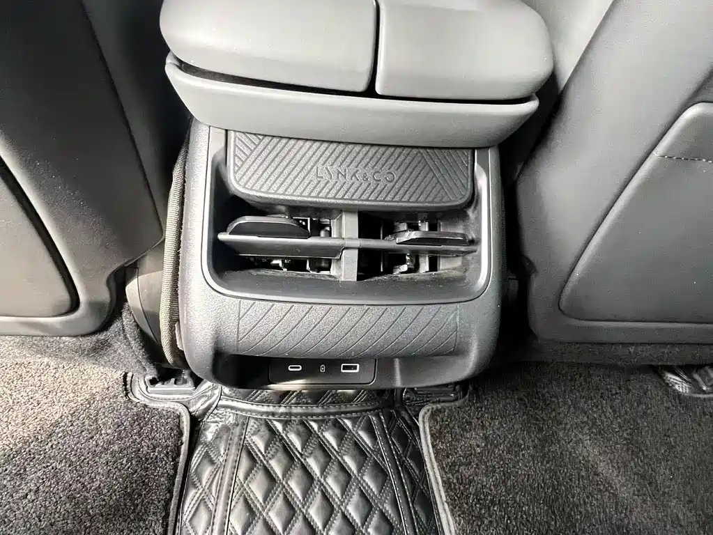 Lynk & Co 08 EM-P 2025 model 245km ultra-long battery life Pro купить на сайте DeffCars