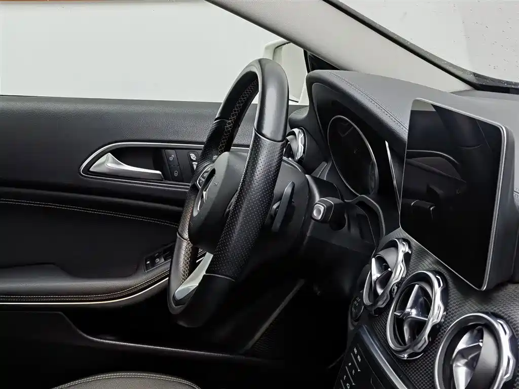 Mercedes-Benz GLA 2018 GLA 200 Fashion Model купить на сайте DeffCars