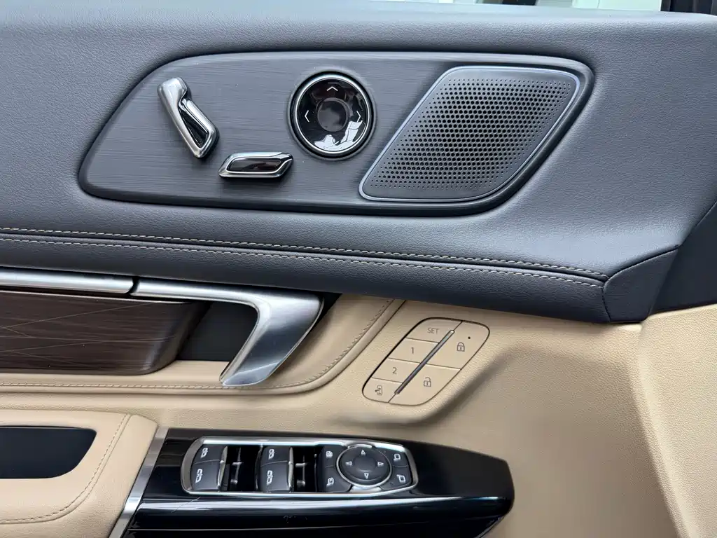 Century 2023 2.0T seven-seat premium model купить на сайте DeffCars