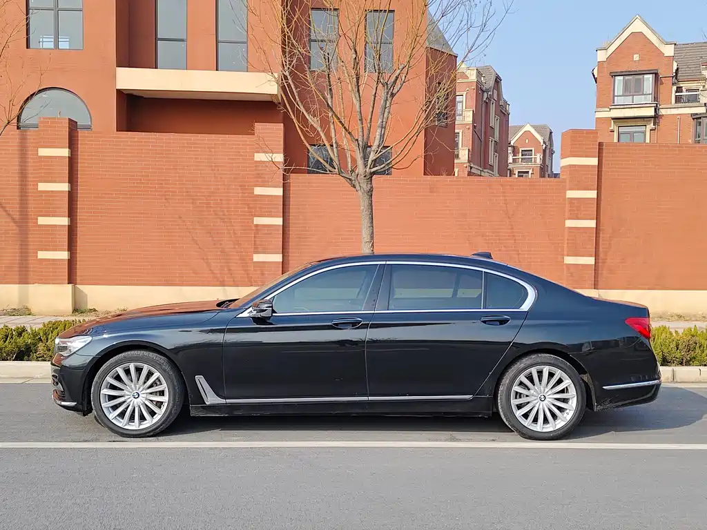 BMW 7 Series 2018 730Li Leading Excellence Package купить на сайте DeffCars