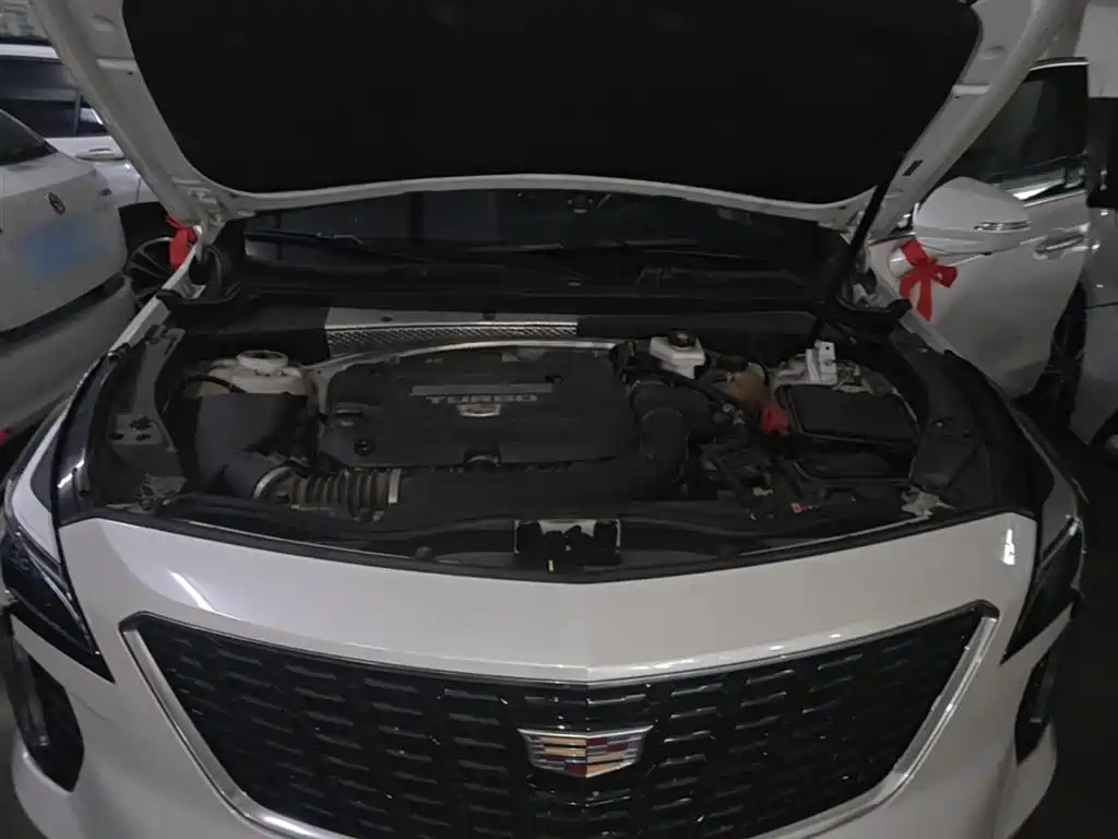 Cadillac XT4 2022 28T two-wheel drive fashion model купить на сайте DeffCars