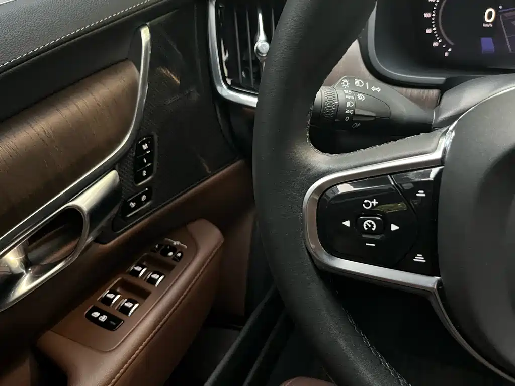 Volvo S90 2023 B5 Zhiyuan Luxury Edition купить на сайте DeffCars