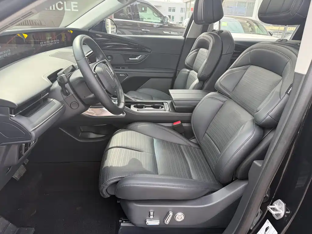 Voyager 2025 2.0T four-wheel drive Zunrui version купить на сайте DeffCars