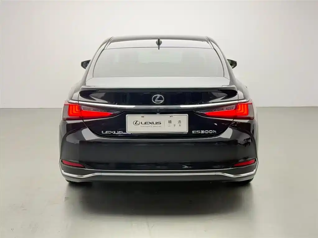 Lexus ES 2018 300h Exclusive Edition National V купить на сайте DeffCars