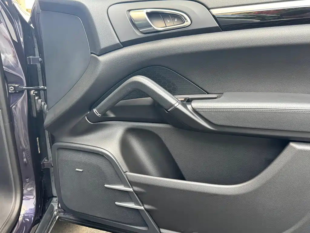 Cayenne New Energy 2016 Cayenne S E-Hybrid 3.0T купить на сайте DeffCars