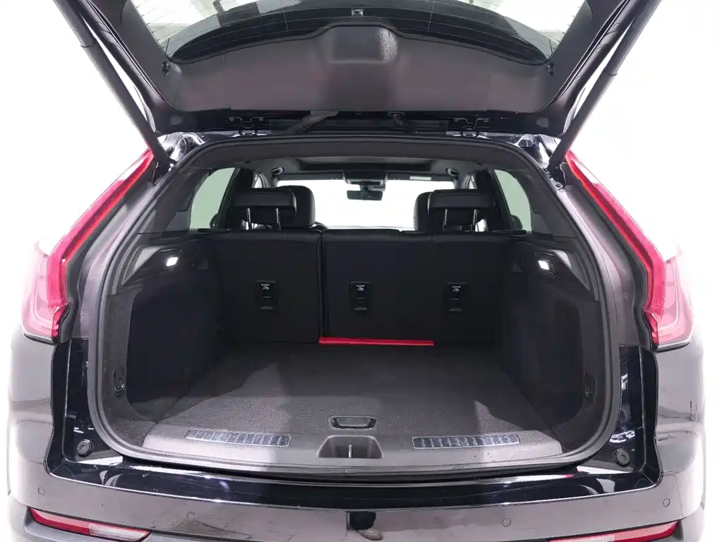 Cadillac XT4 2023 28T two-wheel drive luxury model купить на сайте DeffCars