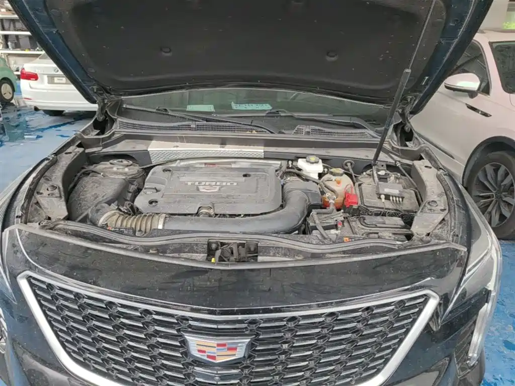 Cadillac XT4 2022 28T two-wheel drive fashion model купить на сайте DeffCars