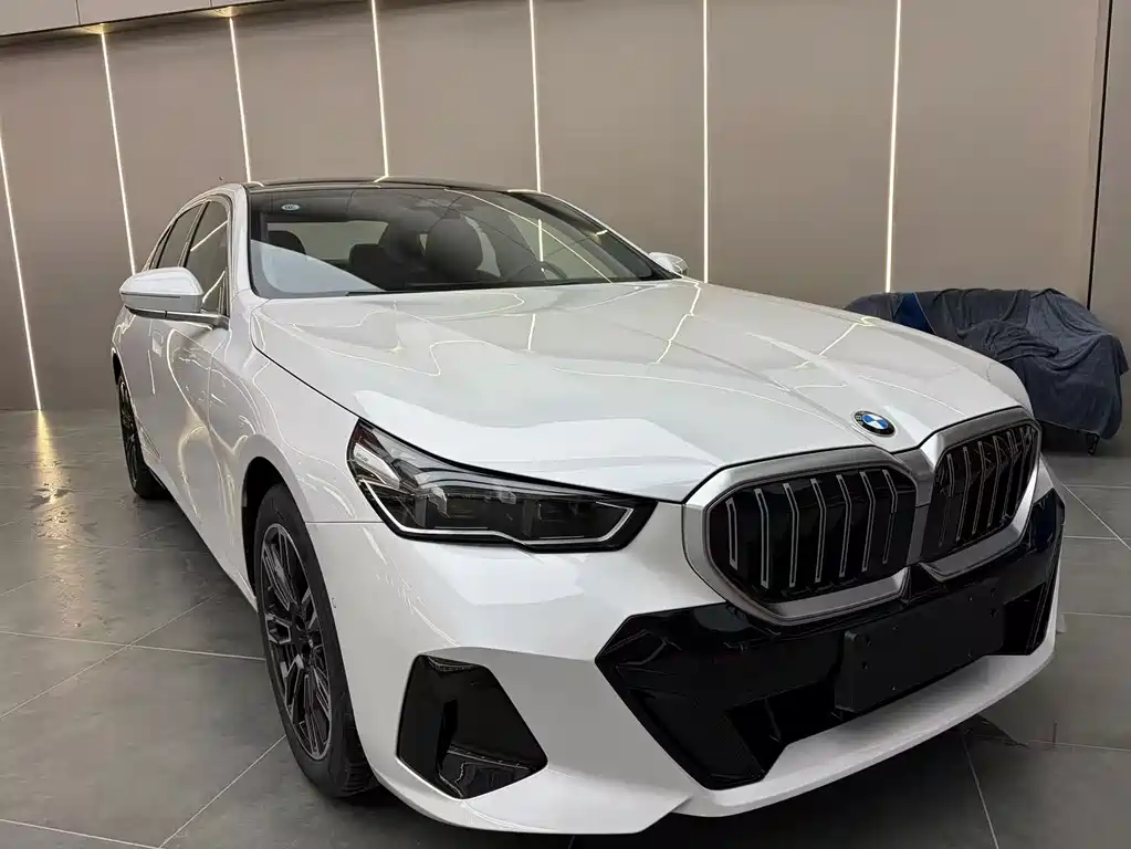 BMW 5 Series 2026 530Li Leading M Sports Package купить на сайте DeffCars