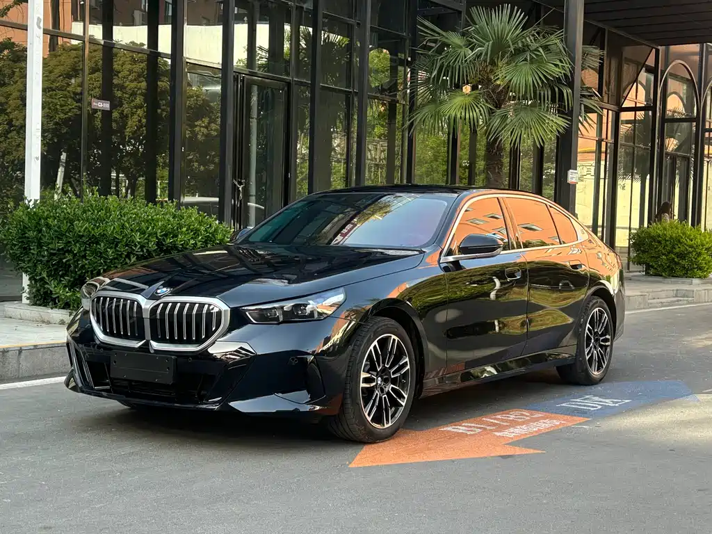 BMW 5 Series 2026 525Li M Sports Package купить на сайте DeffCars