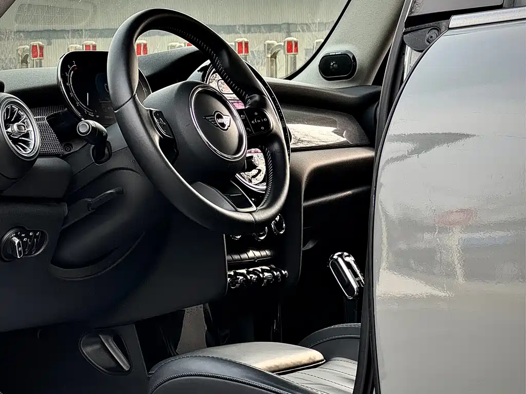 MINI 2022 2.0T COOPER S Artist Five-Door Edition купить на сайте DeffCars