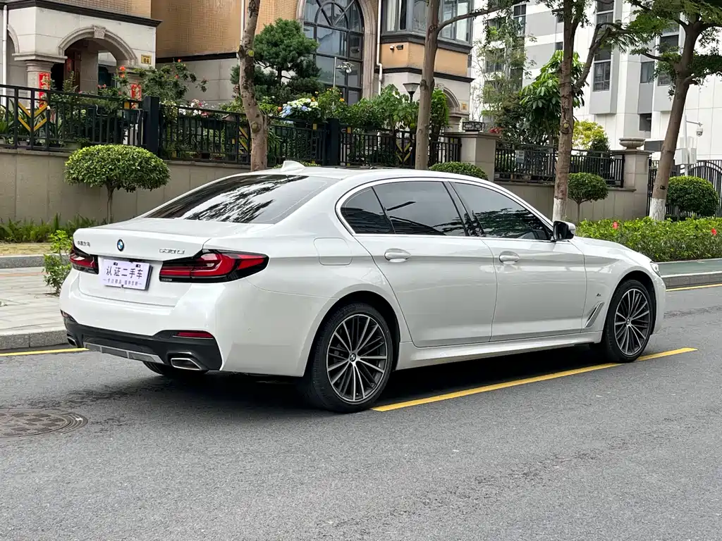 BMW 5 Series 2023 530Li Leading M Sports Package купить на сайте DeffCars