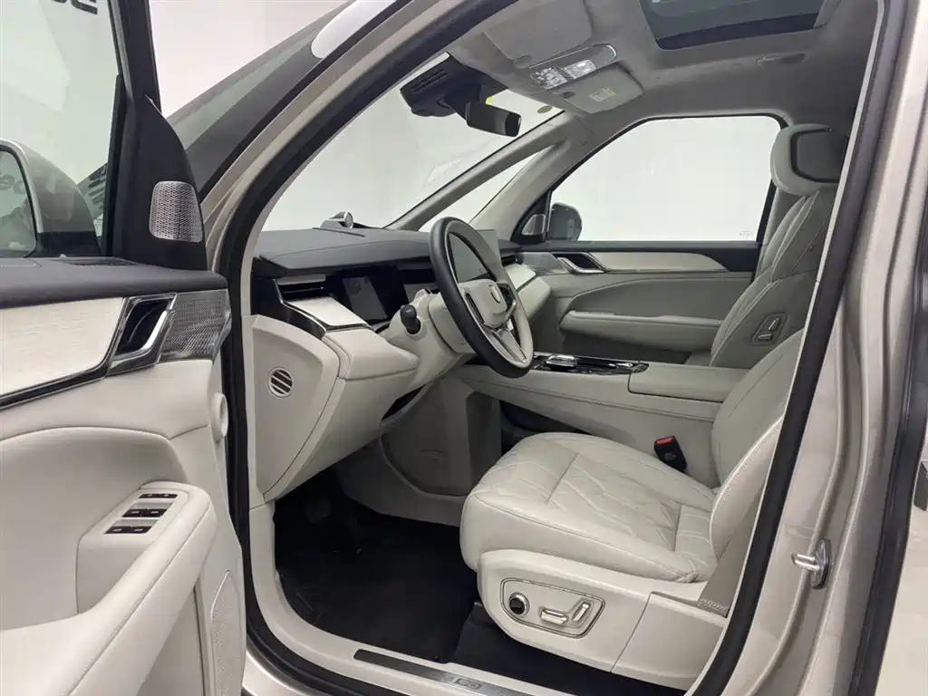 Volvo EM90 2025 Ultra six-seater купить на сайте DeffCars