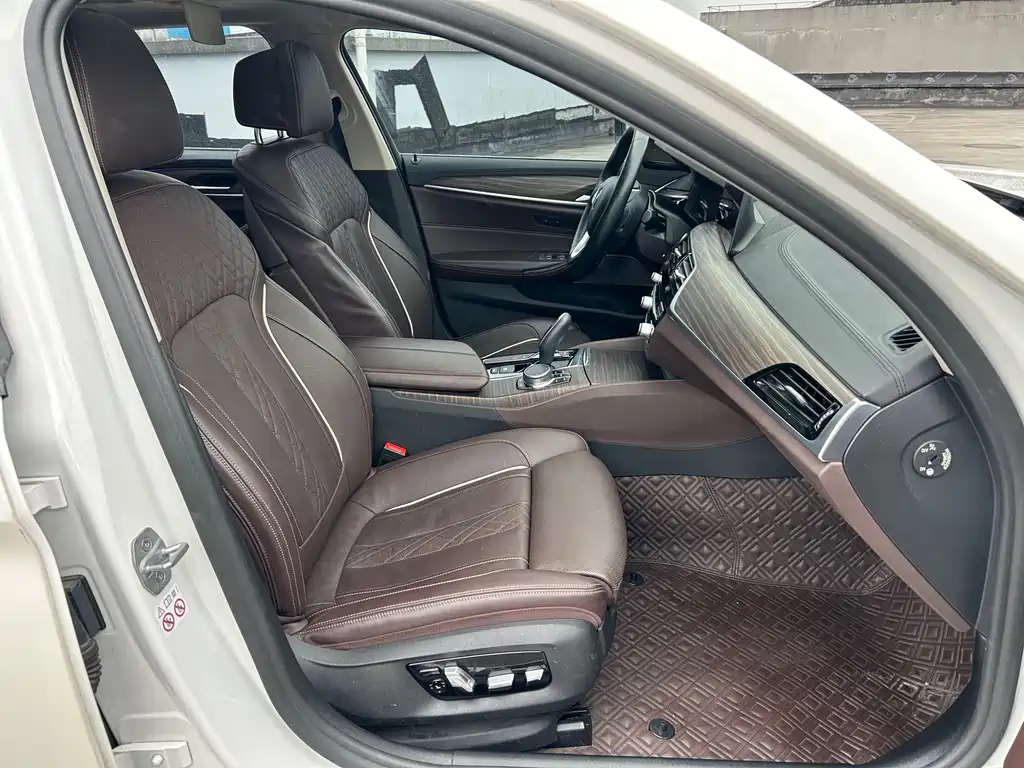 BMW 5 Series New Energy 2019 Facelift 530Le Pioneer Edition купить на сайте DeffCars