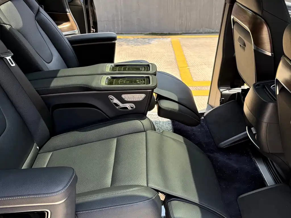 Mercedes-Benz V-Class 2022 V 260 L Long Wheelbase Luxury Edition купить на сайте DeffCars
