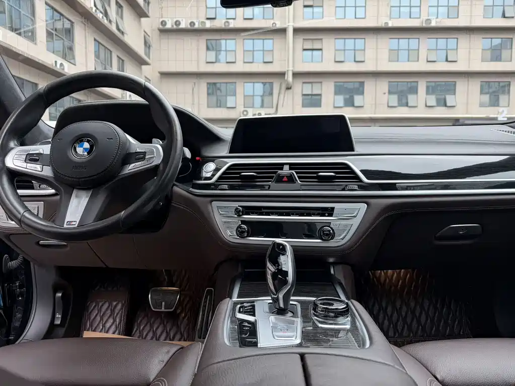 BMW 7 Series 2018 730Li Leading M Sports Package купить на сайте DeffCars