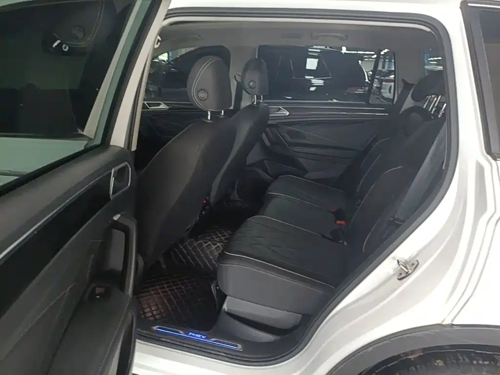 Tiguan L plug-in hybrid 2023 430PHEV plug-in hybrid premium version купить на сайте DeffCars