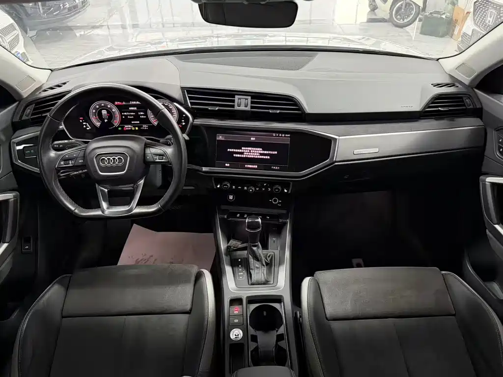 Audi Q3 2023 35 TFSI Fashionable and Dynamic (1.4T) купить на сайте DeffCars