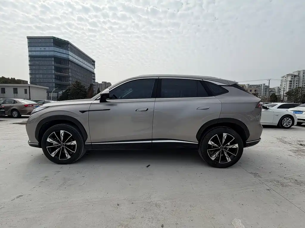 Roewe RX5 2023 1.5T luxury sliding screen version купить на сайте DeffCars