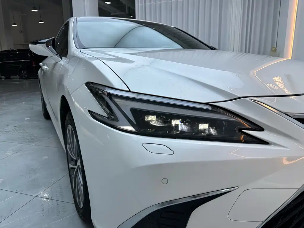 Lexus ES 2025 200 Premium Edition купить на сайте DeffCars